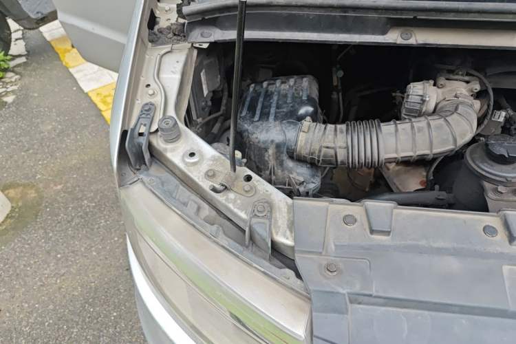 Used JAC Refine M3 2016 IKEA Edition 1.6L Luxury Smart Model Engine Bay Right
