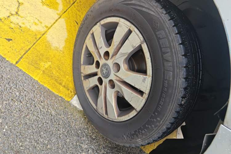 Used JAC Refine M3 2016 IKEA Edition 1.6L Luxury Smart Model Right Front Wheel Hub