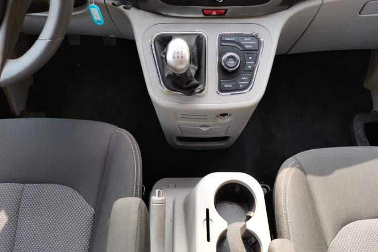 Used JAC Refine M3 2016 IKEA Edition 1.6L Luxury Smart Model Gear Lever