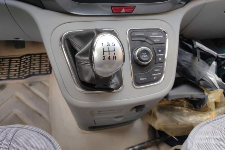 Used JAC Refine M3 2016 IKEA Edition 1.6L Luxury Smart Model Gear Lever