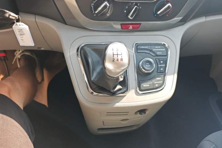 Used JAC Refine M3 2016 IKEA Edition 1.6L Luxury Smart Model Gear Lever