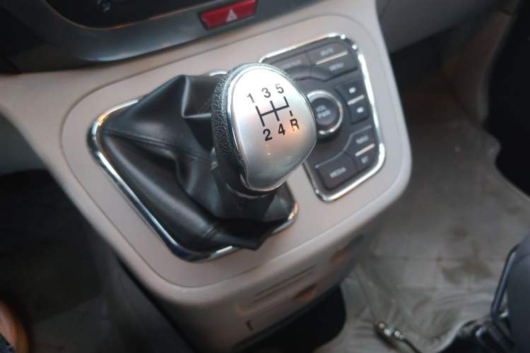 Used JAC Refine M3 2016 IKEA Edition 1.6L Luxury Smart Model Gear Lever