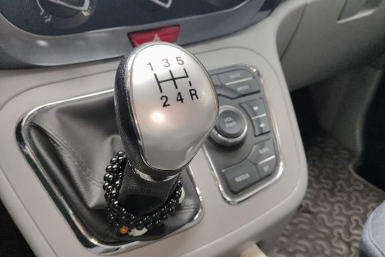 Used JAC Refine M3 2016 IKEA Edition 1.6L Luxury Smart Model Gear Lever