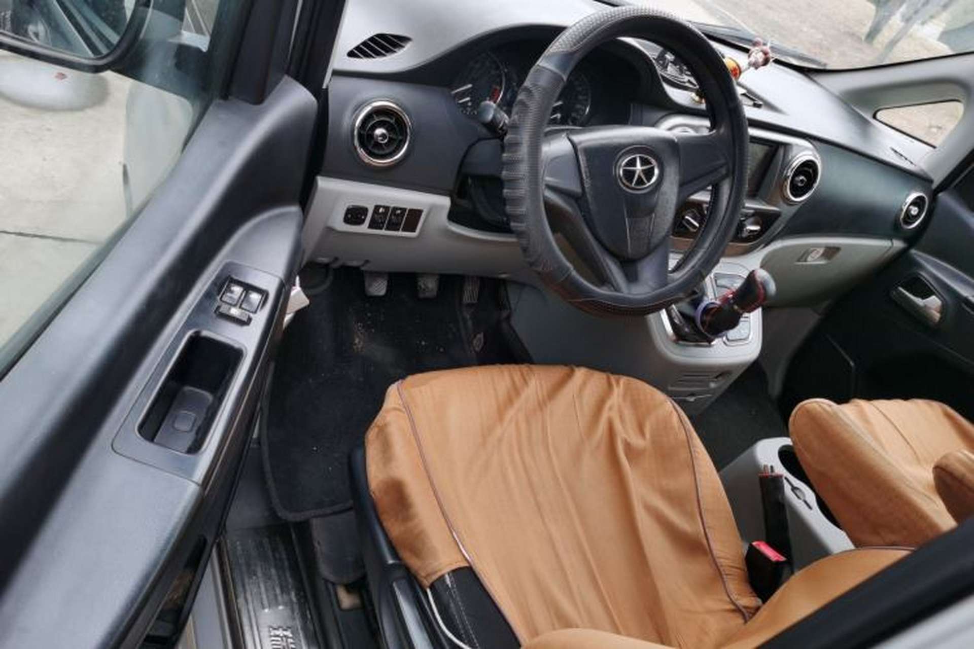 Used JAC Refine M3 2016 IKEA Edition 1.6L Luxury Smart Model Interior 3