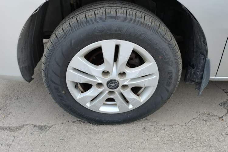 Used JAC Refine M3 2016 IKEA Edition 1.6L Luxury Smart Model Left Front Wheel Hub
