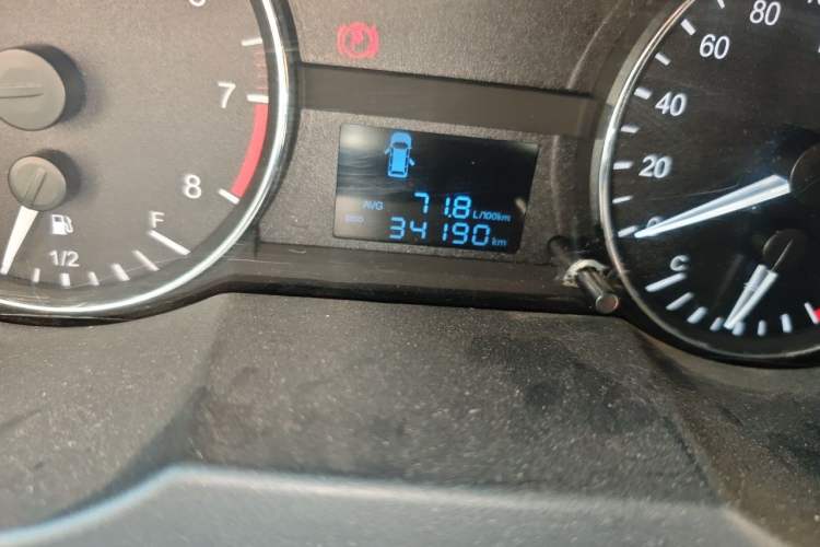 Used JAC Refine M3 2016 IKEA Edition 1.6L Luxury Smart Model Odometer Close Up