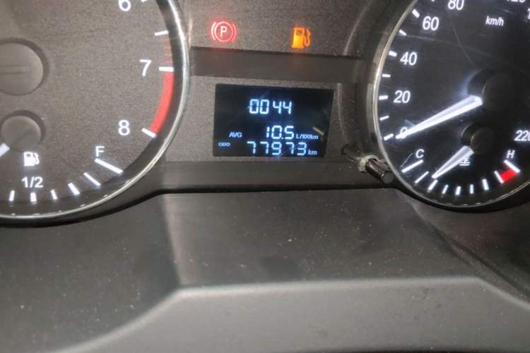 Used JAC Refine M3 2016 IKEA Edition 1.6L Luxury Smart Model Odometer Close Up