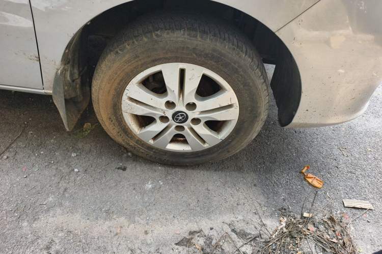 Used JAC Refine M3 2016 IKEA Edition 1.6L Luxury Model Right Front Wheel Hub