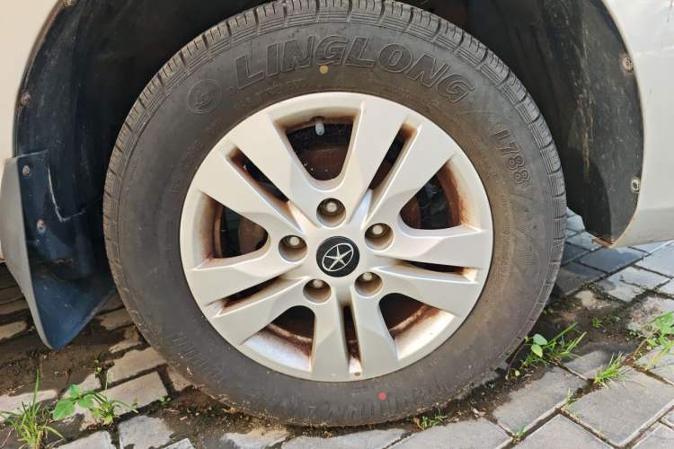 Used JAC Refine M3 2016 IKEA Edition 1.6L Luxury Smart Model Right Front Wheel Hub