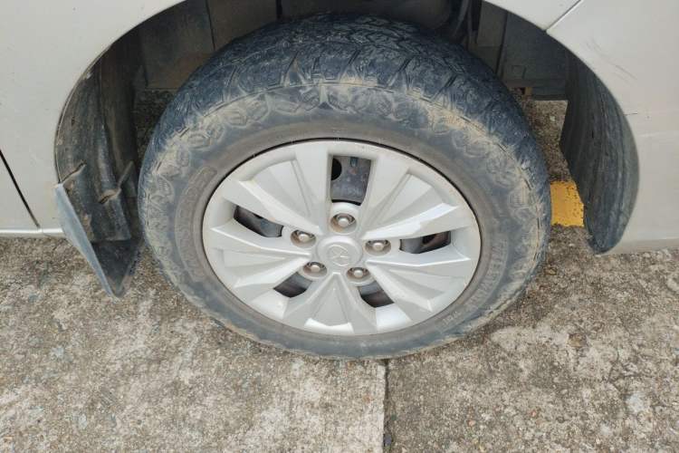 Used JAC Refine M3 2016 IKEA Edition 1.6L Luxury Model Right Front Wheel Hub