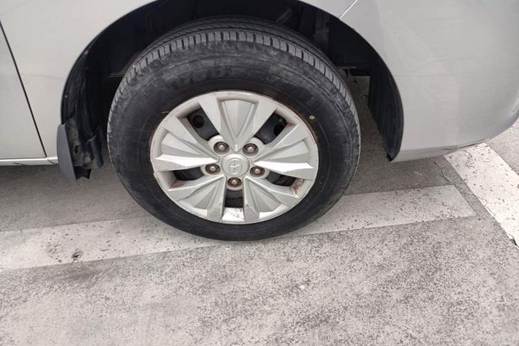 Used JAC Refine M3 2016 IKEA Edition 1.6L Luxury Model Right Front Wheel Hub