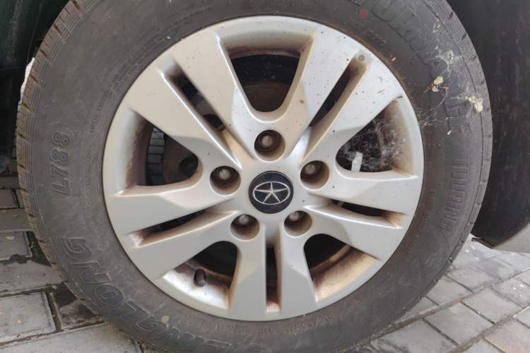 Used JAC Refine M3 2016 IKEA Edition 1.6L Luxury Smart Model Right Front Wheel Hub