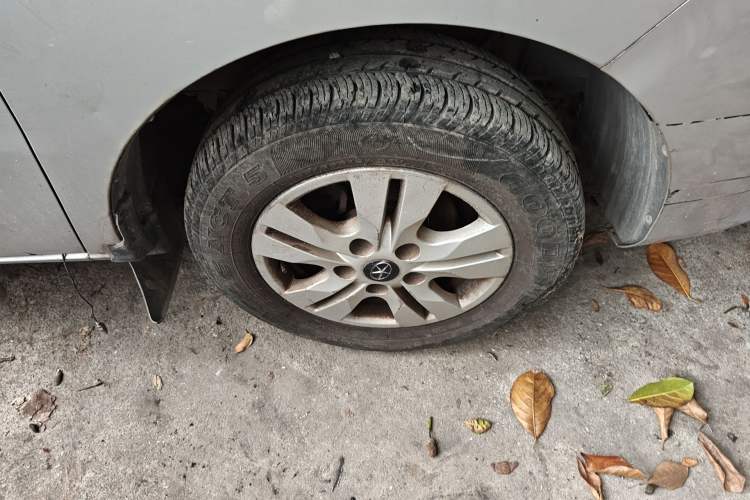 Used JAC Refine M3 2016 IKEA Edition 1.6L Luxury Smart Model Right Front Wheel Hub