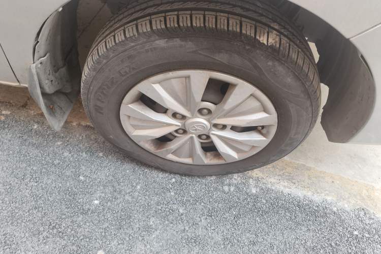 Used JAC Refine M3 2016 IKEA Edition 1.6L Luxury Model Right Front Wheel Hub