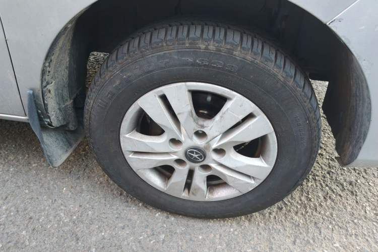 Used JAC Refine M3 2016 IKEA Edition 1.6L Luxury Smart Model Right Front Wheel Hub