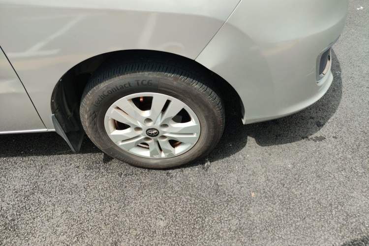 Used JAC Refine M3 2016 IKEA Edition 1.6L Luxury Smart Model Right Front Wheel Hub