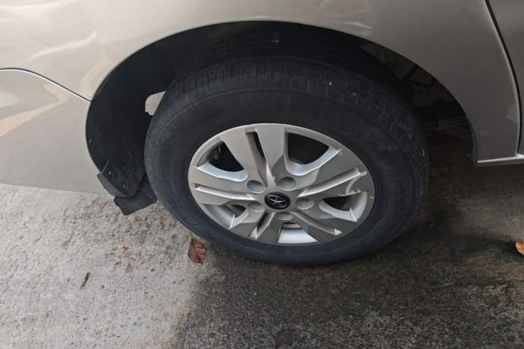 Used JAC Refine M3 2016 IKEA Edition 1.6L Luxury Smart Model Right Rear Wheel Hub
