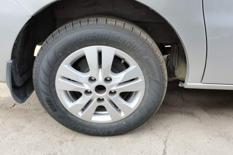 Used JAC Refine M3 2016 IKEA Edition 1.6L Luxury Smart Model Right Rear Wheel Hub