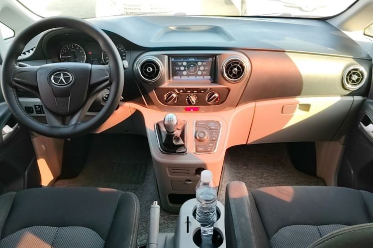 Used JAC Refine M3 2016 IKEA Edition 1.6L Luxury Smart Model Center Console