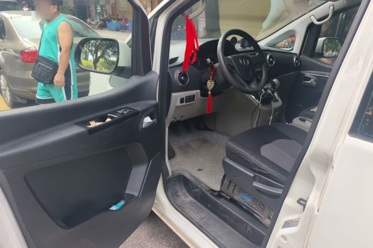 Used JAC Refine M3 2016 IKEA Edition 2.0L Luxury Smart Model Driver Seat