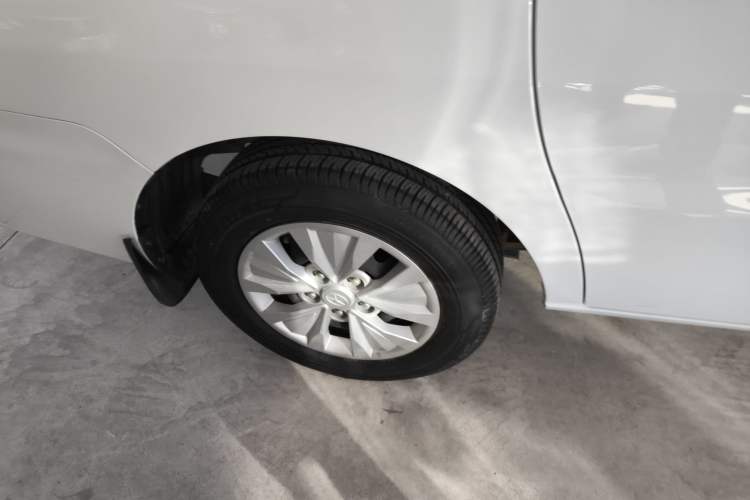 Used JAC Refine M3 2016 IKEA Edition 1.6L Luxury Model Exterior 5