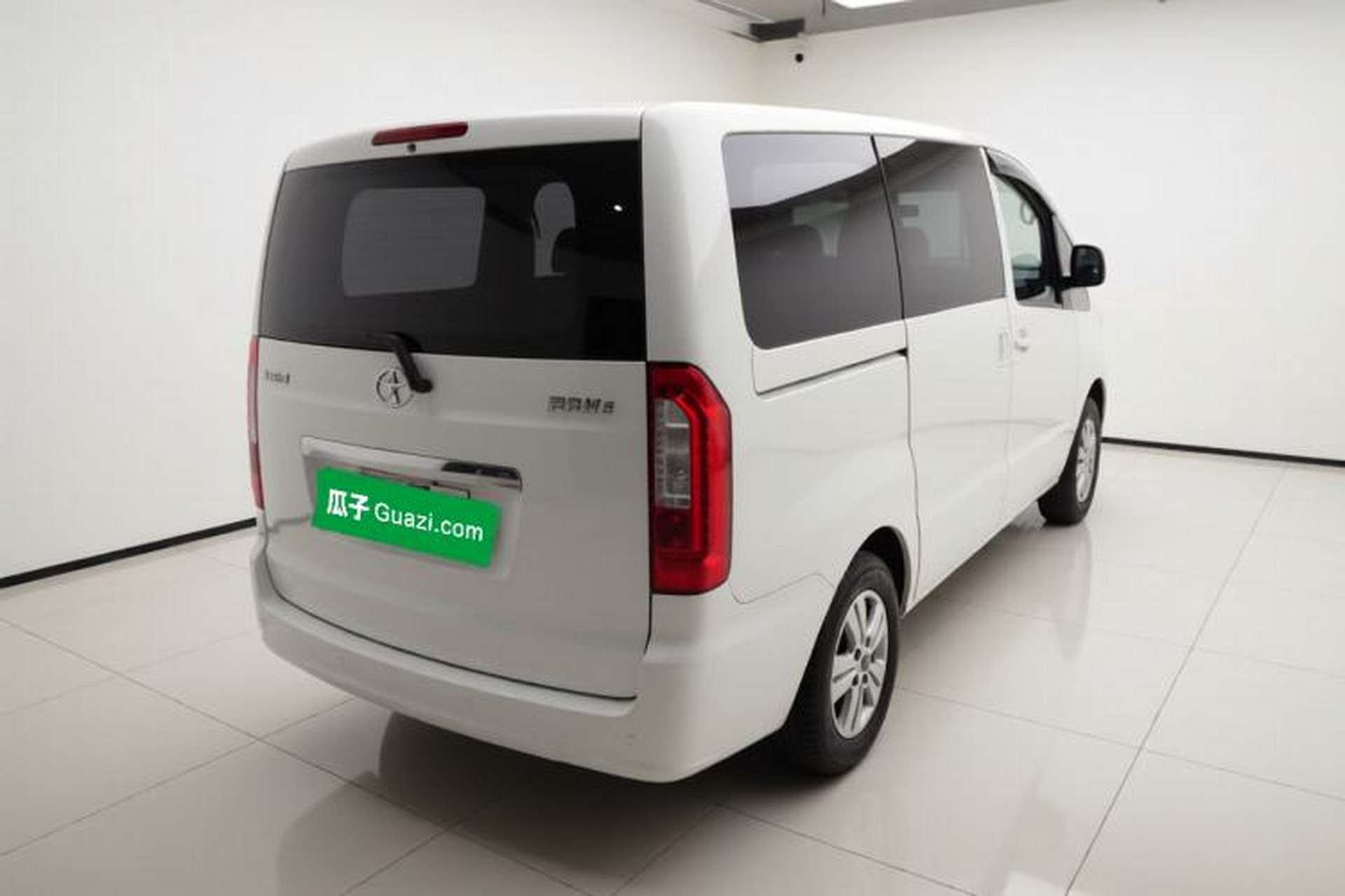 Used JAC Refine M3 2016 IKEA Edition 2.0L Luxury Smart Model Exterior 5