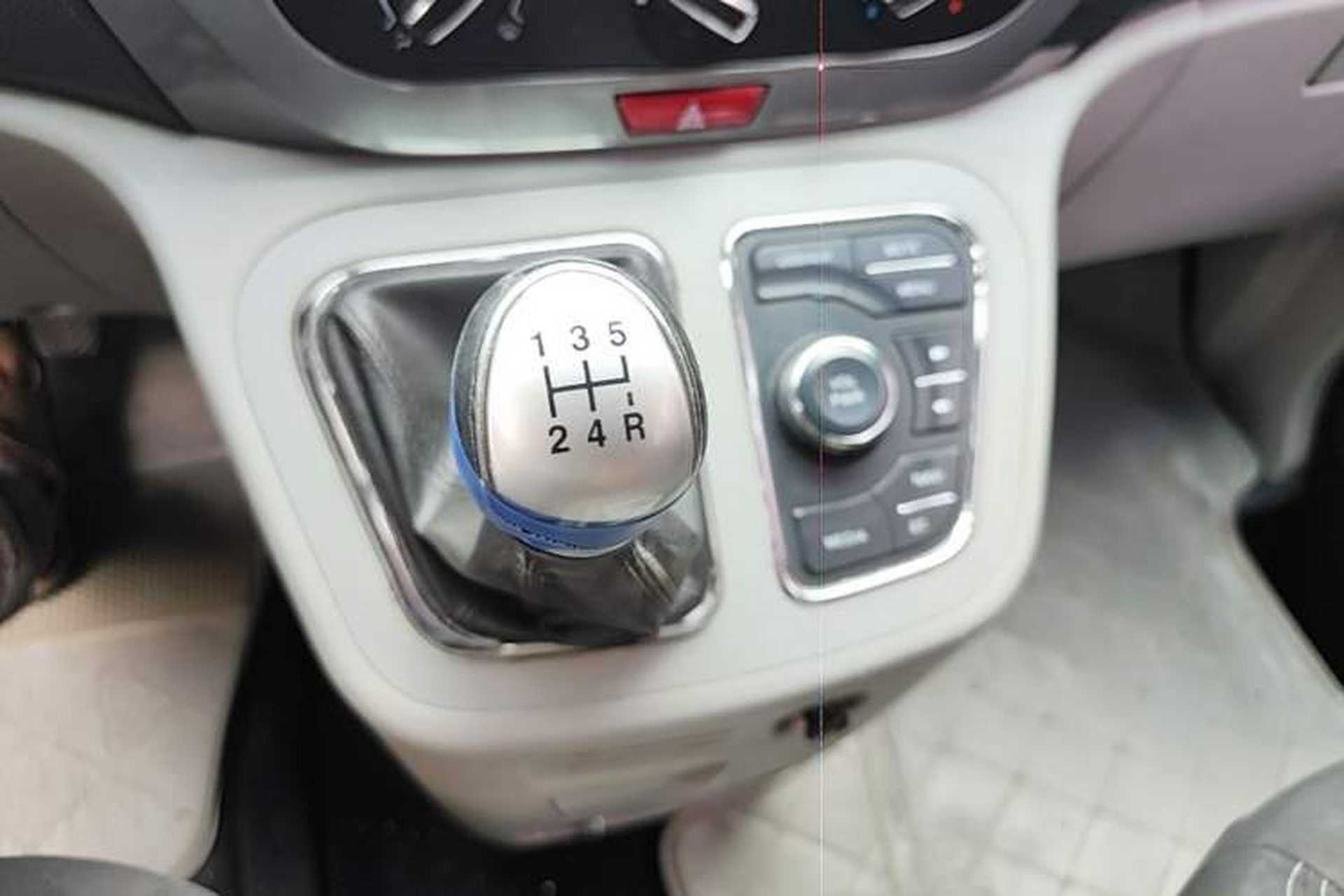 Used JAC Refine M3 2016 IKEA Edition 1.6L Luxury Smart Model Gear Lever