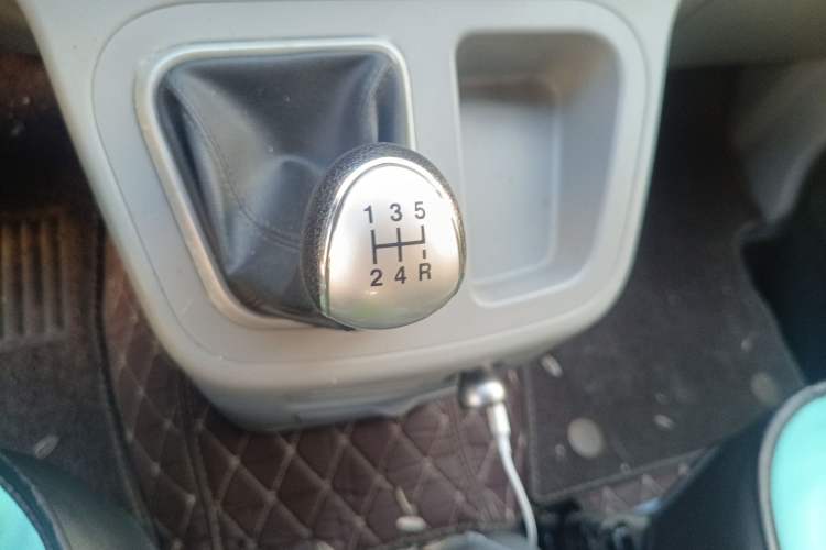 Used JAC Refine M3 2016 IKEA Edition 1.6L Luxury Model Gear Lever