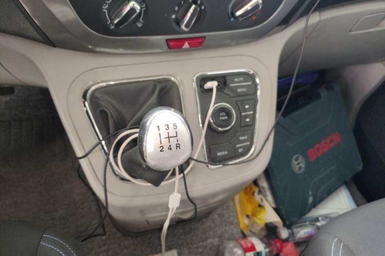 Used JAC Refine M3 2016 IKEA Edition 2.0L Luxury Smart Model Gear Lever
