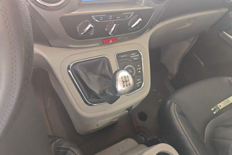 Used JAC Refine M3 2016 IKEA Edition 1.6L Luxury Smart Model Gear Lever