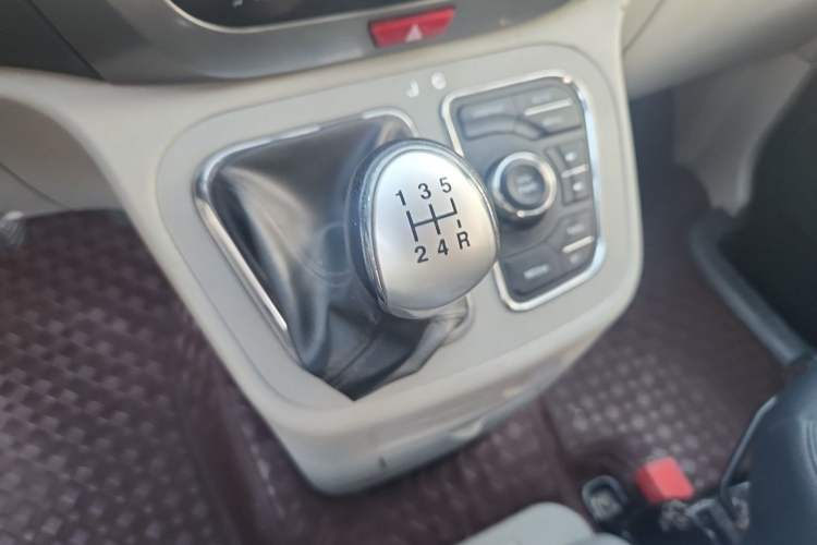 Used JAC Refine M3 2016 IKEA Edition 1.6L Luxury Smart Model Gear Lever