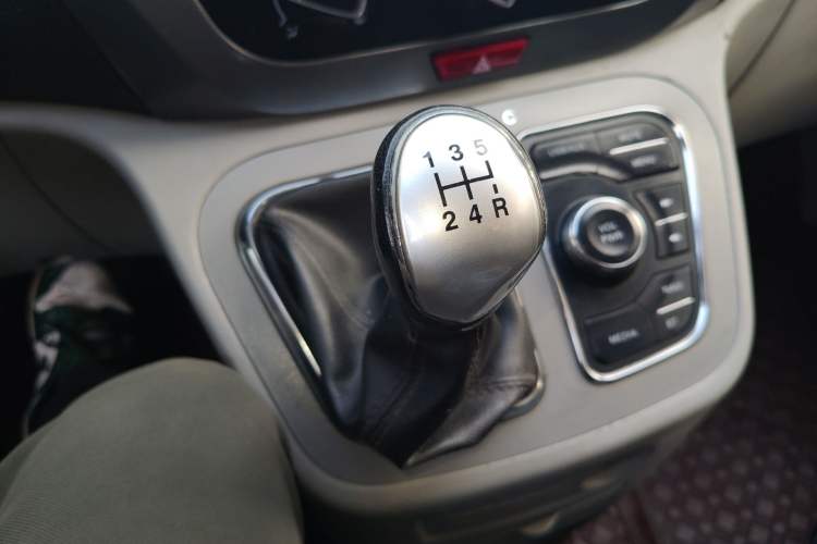 Used JAC Refine M3 2016 IKEA Edition 1.6L Luxury Smart Model Gear Lever