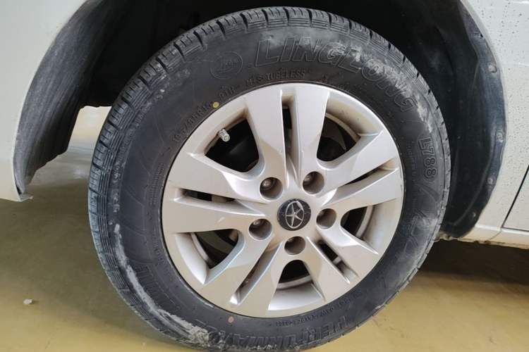 Used JAC Refine M3 2016 IKEA Edition 1.6L Luxury Smart Model Left Front Wheel Hub