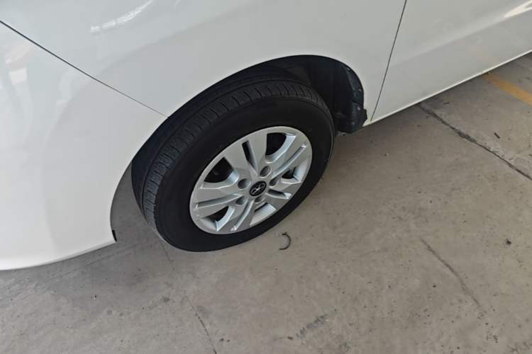 Used JAC Refine M3 2016 IKEA Edition 1.6L Luxury Smart Model Left Front Wheel Hub