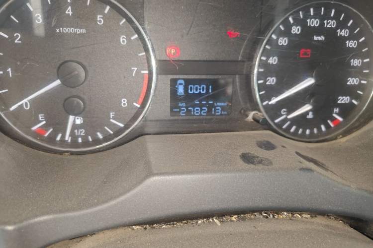 Used JAC Refine M3 2016 IKEA Edition 1.6L Luxury Smart Model Odometer Close Up