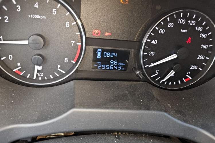 Used JAC Refine M3 2016 IKEA Edition 1.6L Luxury Model Odometer Close Up