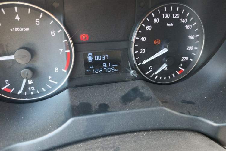 Used JAC Refine M3 2016 IKEA Edition 1.6L Luxury Model Odometer Close Up