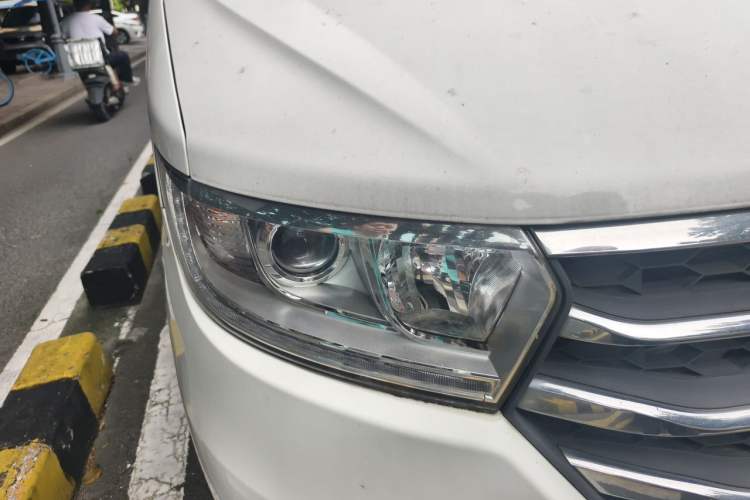 Used JAC Refine M3 2016 IKEA Edition 2.0L Luxury Smart Model Right Front Headlight