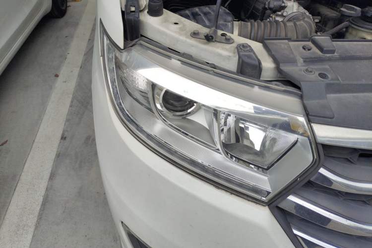 Used JAC Refine M3 2016 IKEA Edition 2.0L Luxury Smart Model Right Front Headlight