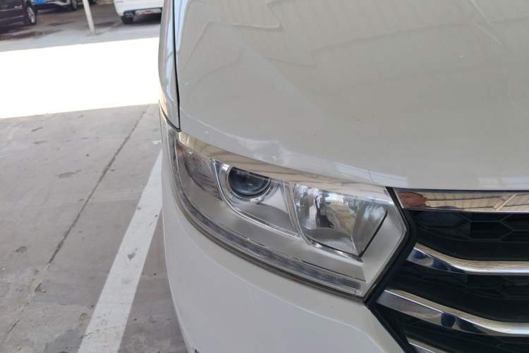 Used JAC Refine M3 2016 IKEA Edition 1.6L Luxury Smart Model Right Front Headlight
