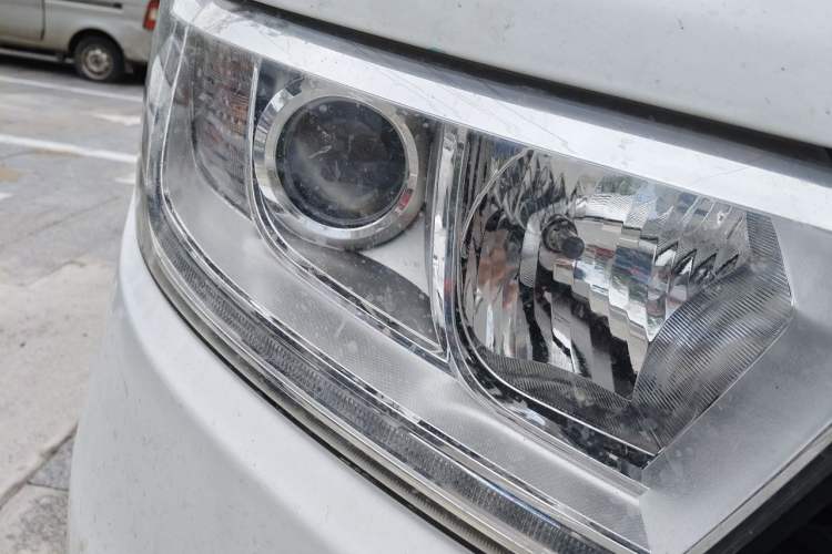Used JAC Refine M3 2016 IKEA Edition 1.6L Luxury Smart Model Right Front Headlight