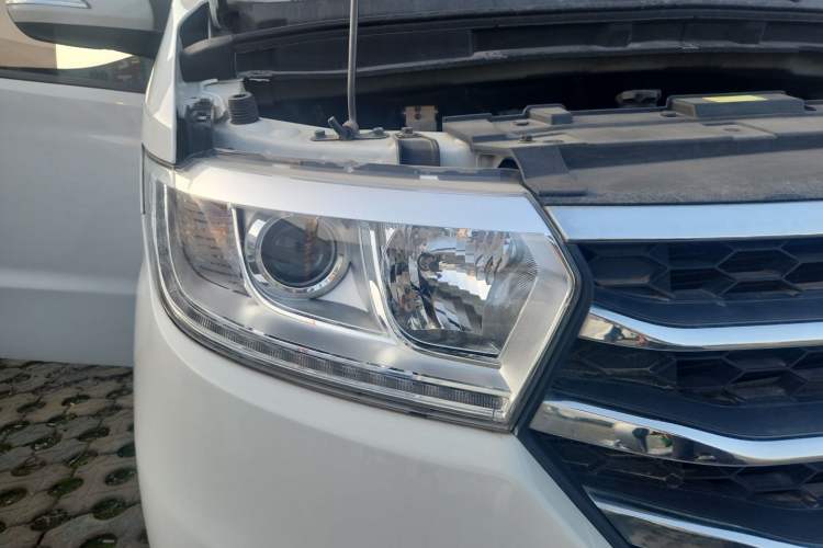 Used JAC Refine M3 2016 IKEA Edition 1.6L Luxury Smart Model Right Front Headlight