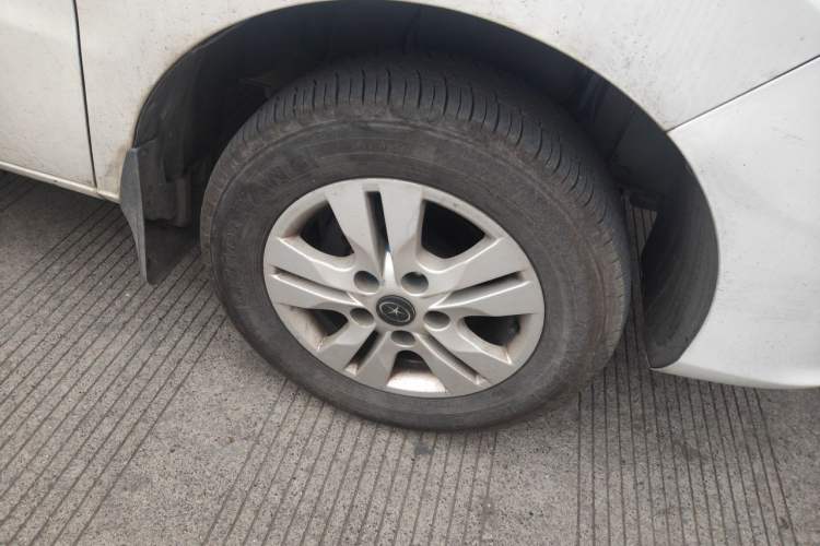 Used JAC Refine M3 2016 IKEA Edition 1.6L Luxury Smart Model Right Front Wheel Hub