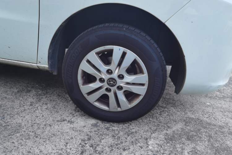 Used JAC Refine M3 2016 IKEA Edition 1.6L Luxury Model Right Front Wheel Hub