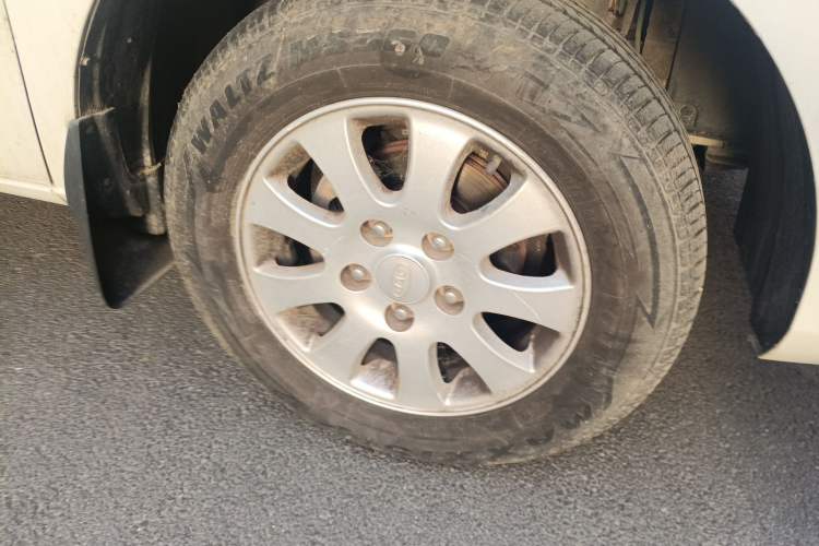 Used JAC Refine M3 2016 IKEA Edition 1.6L Luxury Model Right Front Wheel Hub