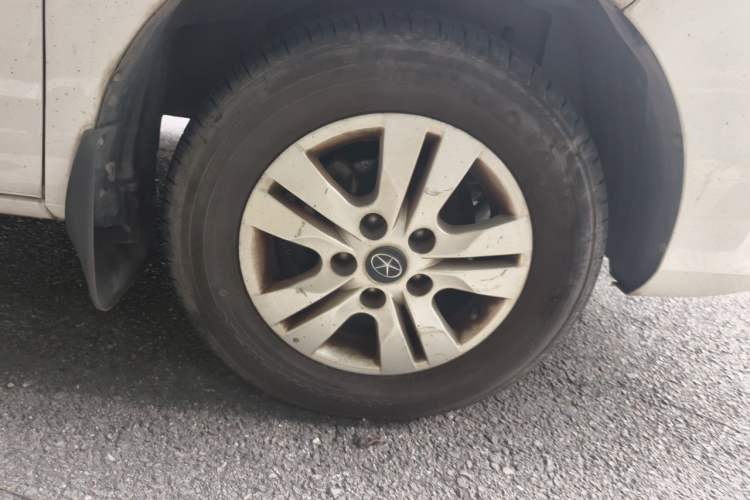 Used JAC Refine M3 2016 IKEA Edition 2.0L Luxury Smart Model Right Front Wheel Hub