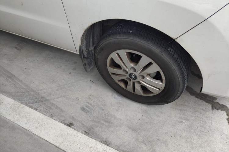 Used JAC Refine M3 2016 IKEA Edition 2.0L Luxury Smart Model Right Front Wheel Hub