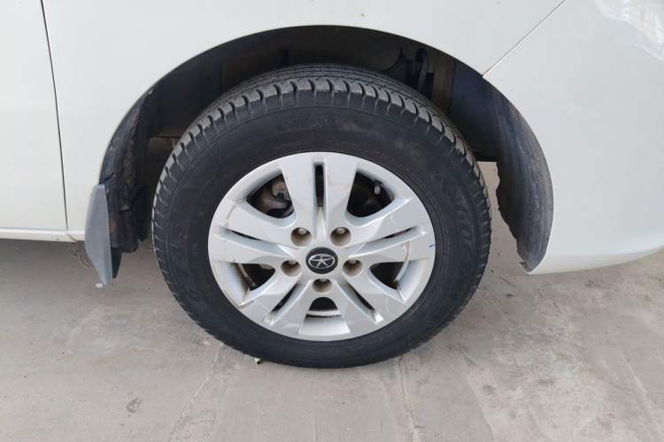 Used JAC Refine M3 2016 IKEA Edition 1.6L Luxury Smart Model Right Front Wheel Hub