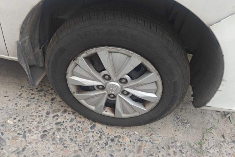 Used JAC Refine M3 2016 IKEA Edition 1.6L Luxury Model Right Front Wheel Hub