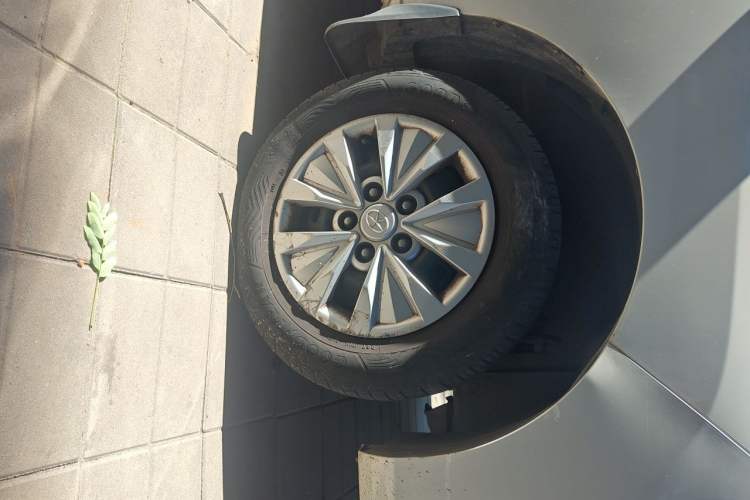 Used JAC Refine M3 2016 IKEA Edition 1.6L Luxury Model Right Front Wheel Hub